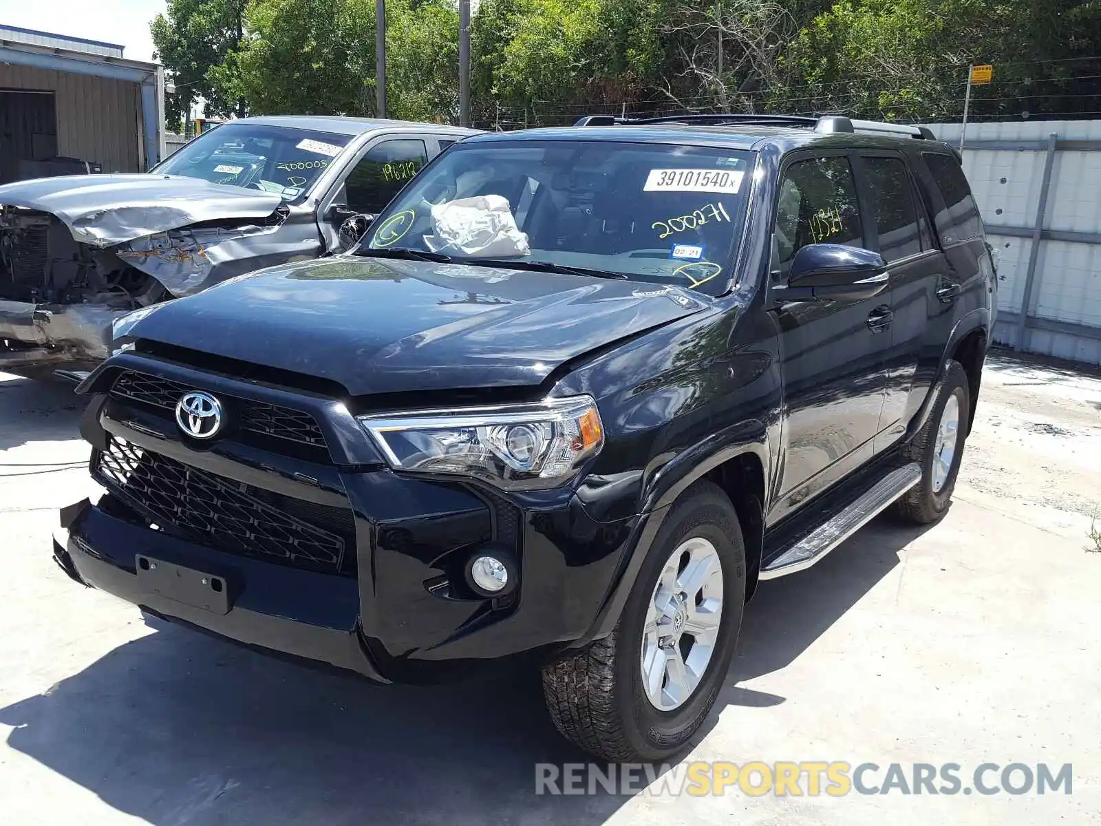 2 Photograph of a damaged car JTEZU5JR0K5200271 TOYOTA 4RUNNER 2019