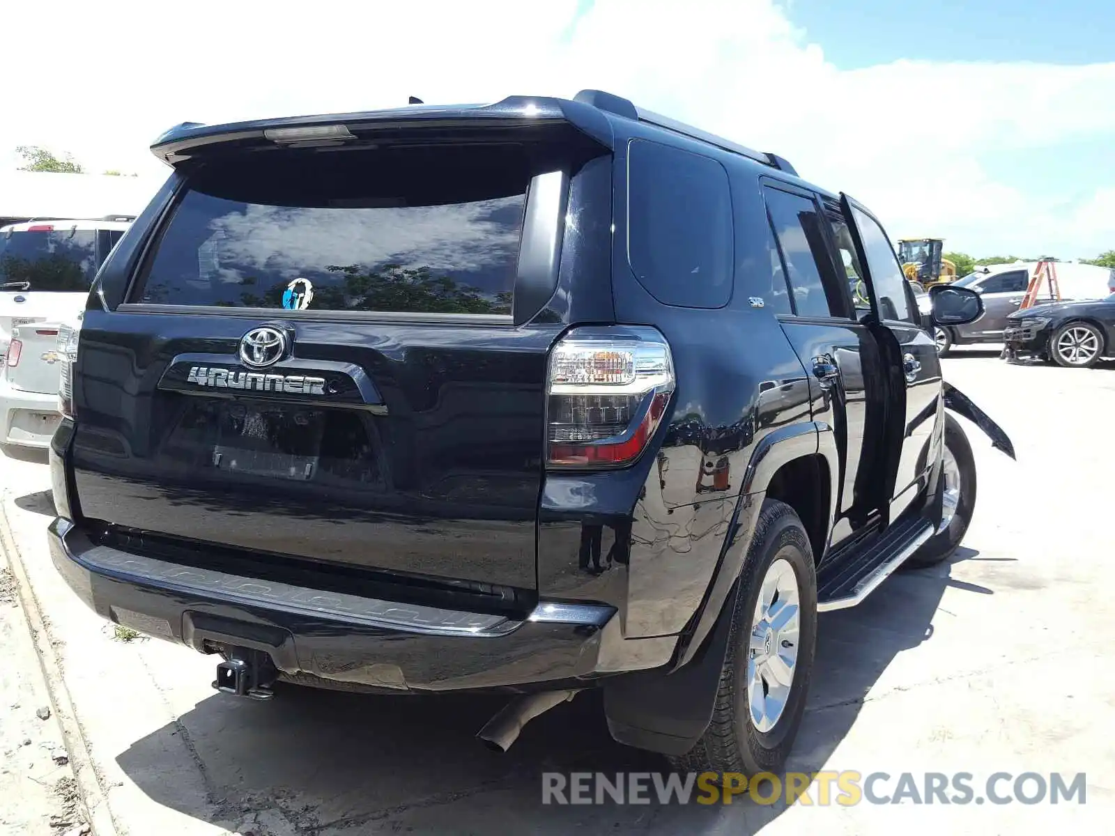 4 Photograph of a damaged car JTEZU5JR0K5200271 TOYOTA 4RUNNER 2019