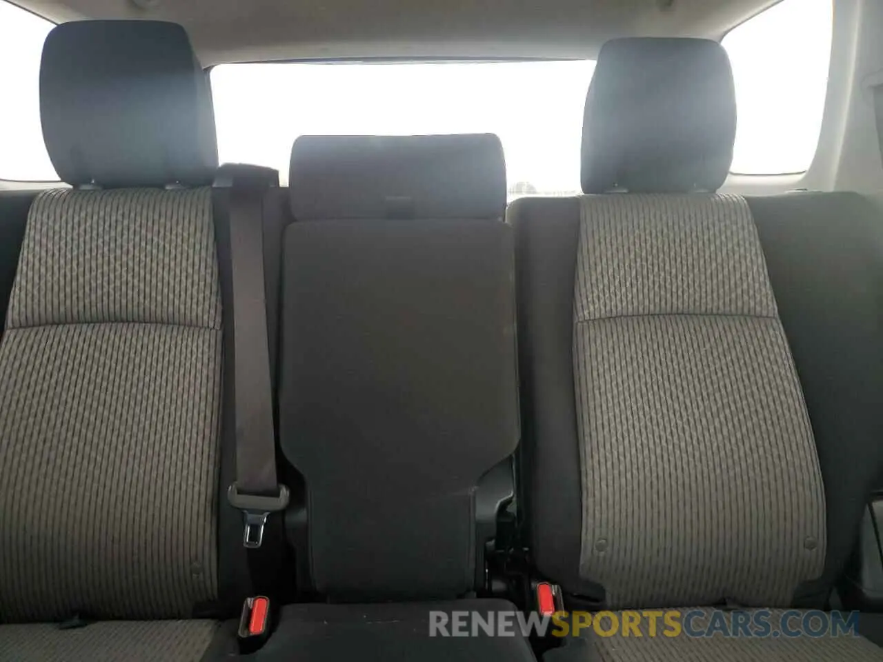 10 Photograph of a damaged car JTEZU5JR0K5202912 TOYOTA 4RUNNER 2019
