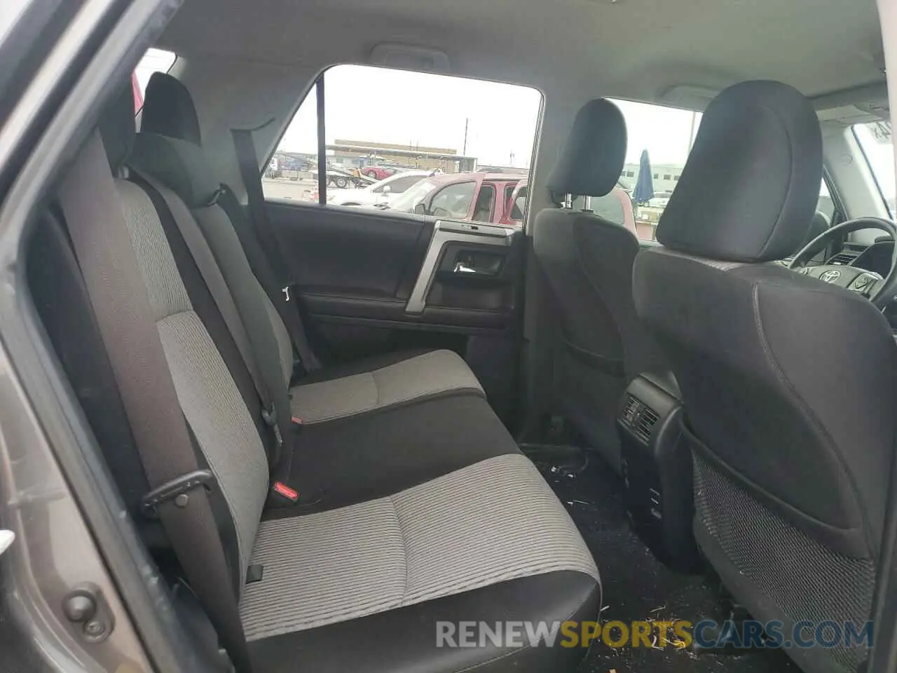 11 Photograph of a damaged car JTEZU5JR0K5202912 TOYOTA 4RUNNER 2019