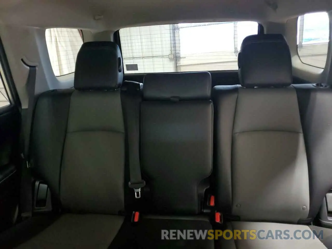 10 Photograph of a damaged car JTEZU5JR0K5206037 TOYOTA 4RUNNER 2019