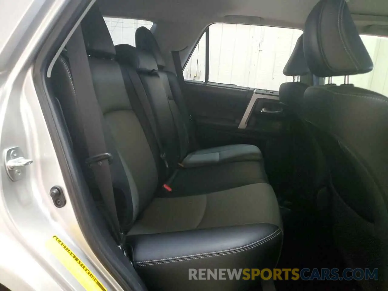 11 Photograph of a damaged car JTEZU5JR0K5206037 TOYOTA 4RUNNER 2019