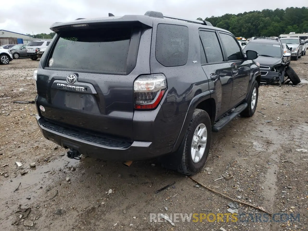 4 Photograph of a damaged car JTEZU5JR0K5209682 TOYOTA 4RUNNER 2019