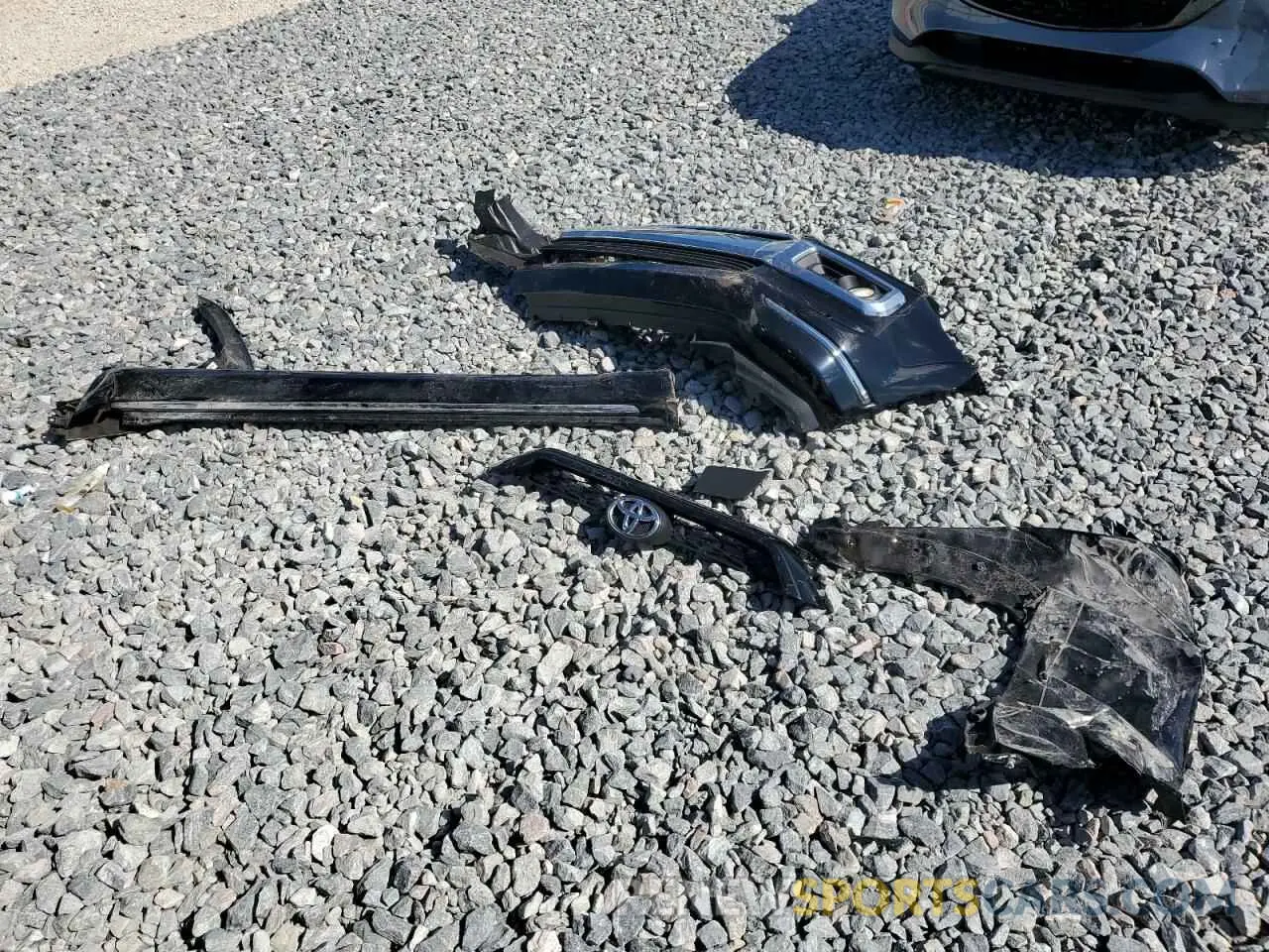 12 Photograph of a damaged car JTEZU5JR0K5213604 TOYOTA 4RUNNER 2019