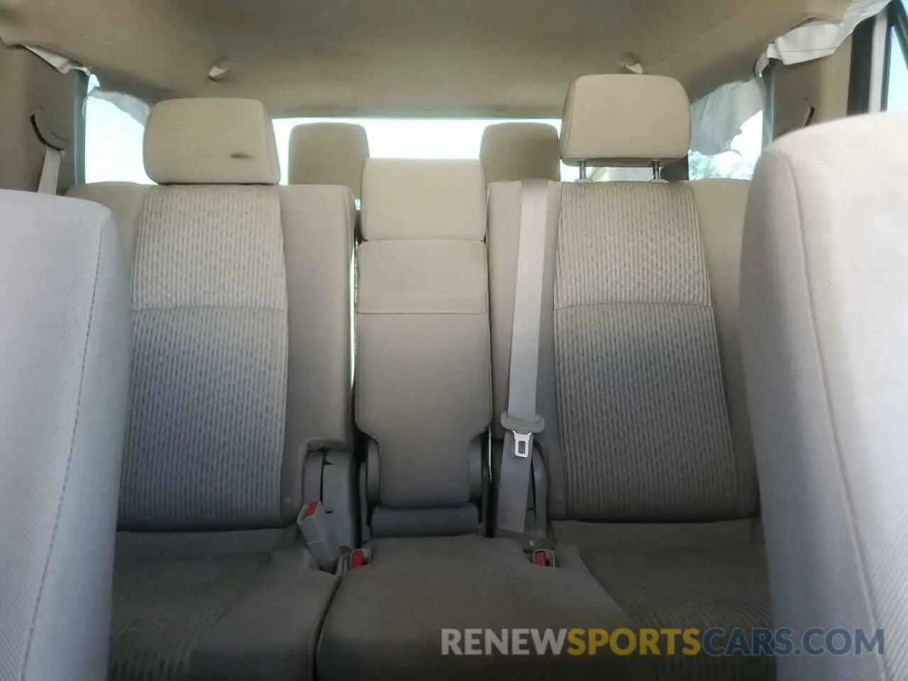 10 Photograph of a damaged car JTEZU5JR1K5197333 TOYOTA 4RUNNER 2019