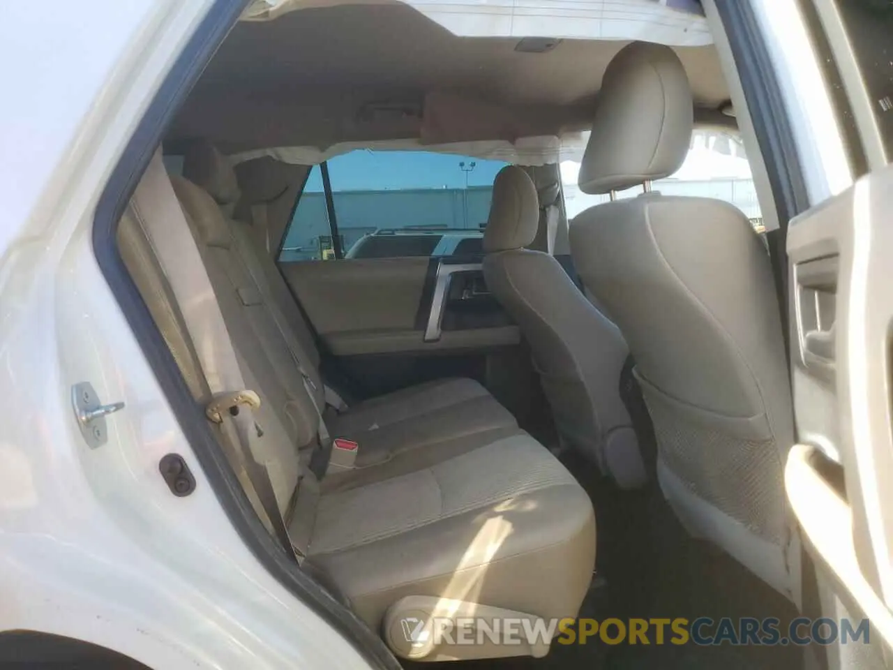 11 Photograph of a damaged car JTEZU5JR1K5197333 TOYOTA 4RUNNER 2019