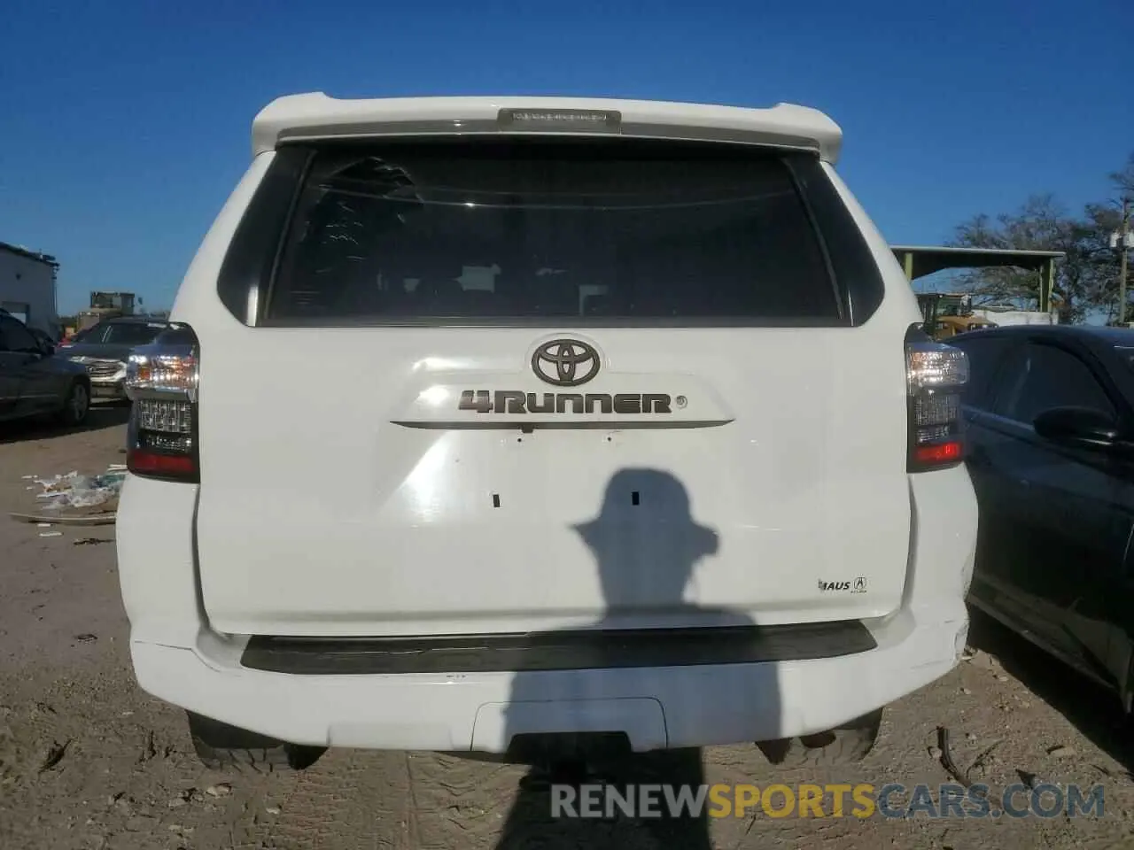 6 Photograph of a damaged car JTEZU5JR1K5197333 TOYOTA 4RUNNER 2019