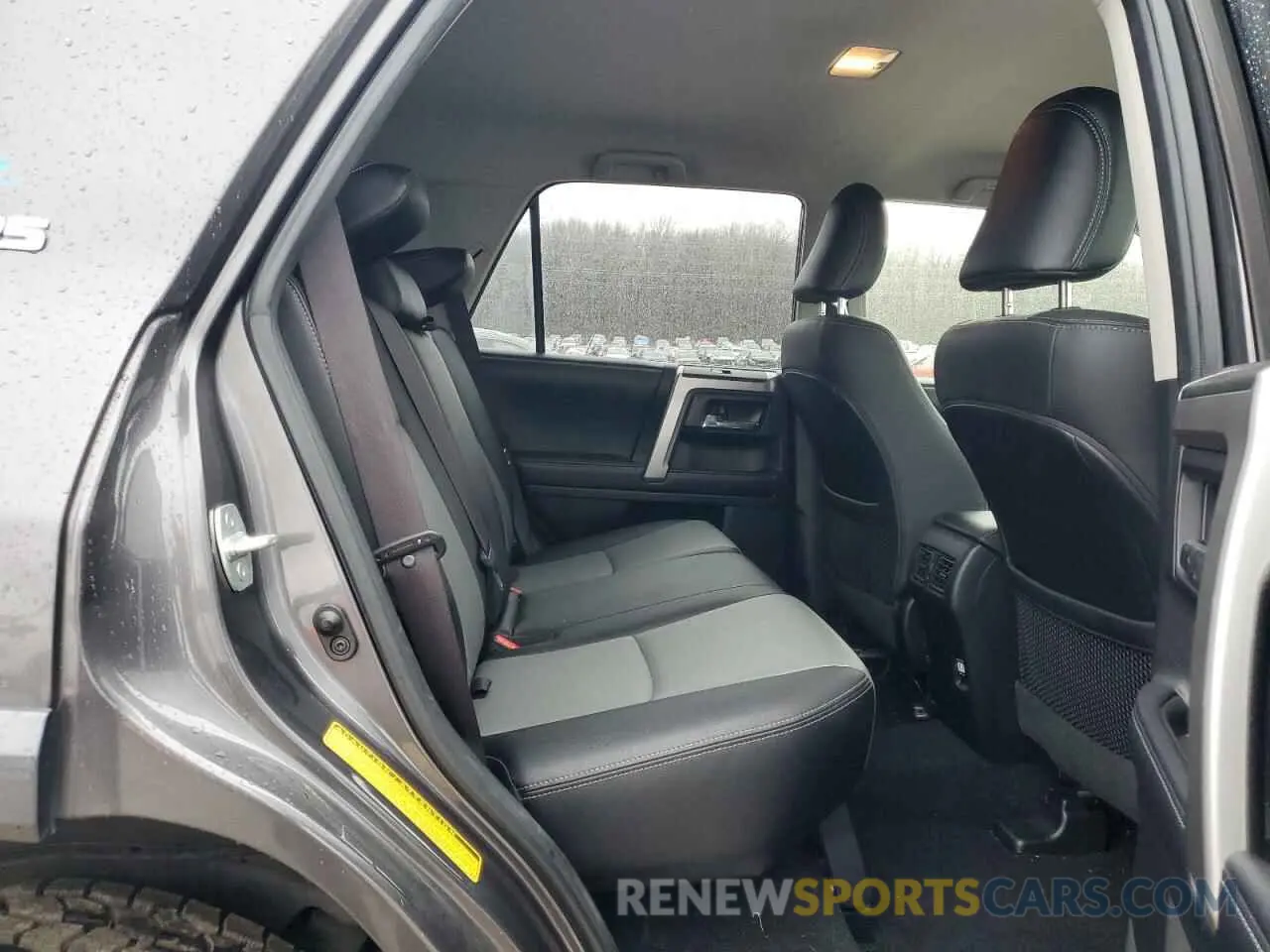 11 Photograph of a damaged car JTEZU5JR1K5207892 TOYOTA 4RUNNER 2019