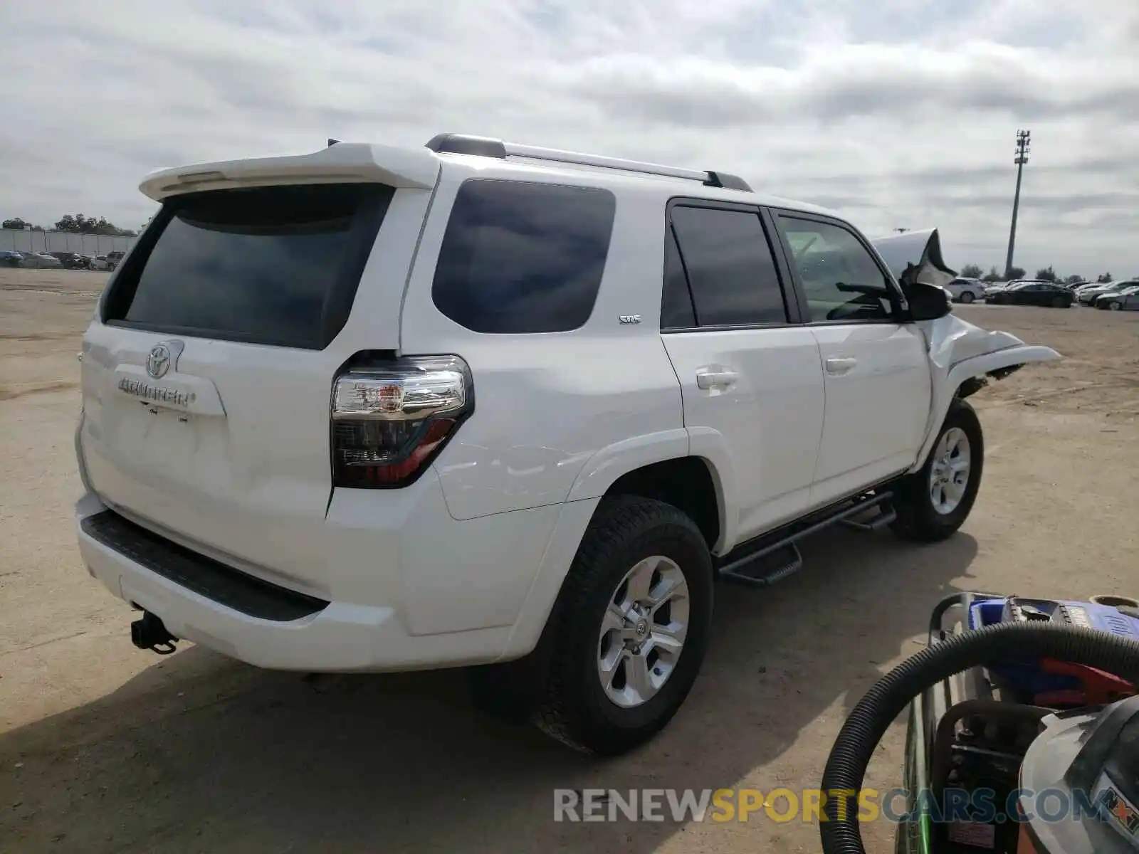 4 Photograph of a damaged car JTEZU5JR2K5194649 TOYOTA 4RUNNER 2019