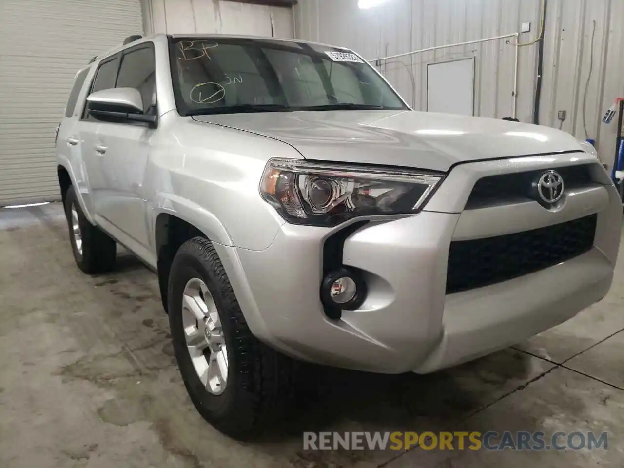 1 Photograph of a damaged car JTEZU5JR2K5197017 TOYOTA 4RUNNER 2019