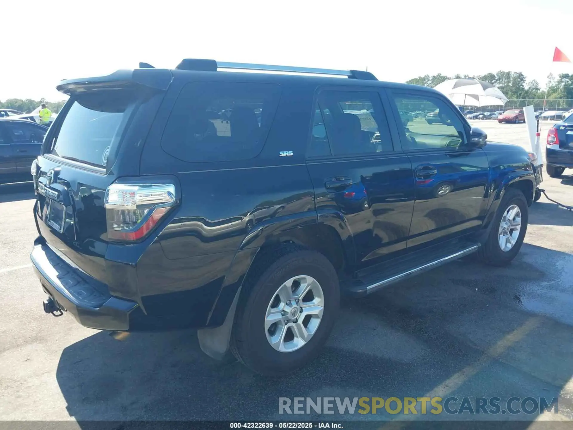 4 Photograph of a damaged car JTEZU5JR2K5210350 TOYOTA 4RUNNER 2019
