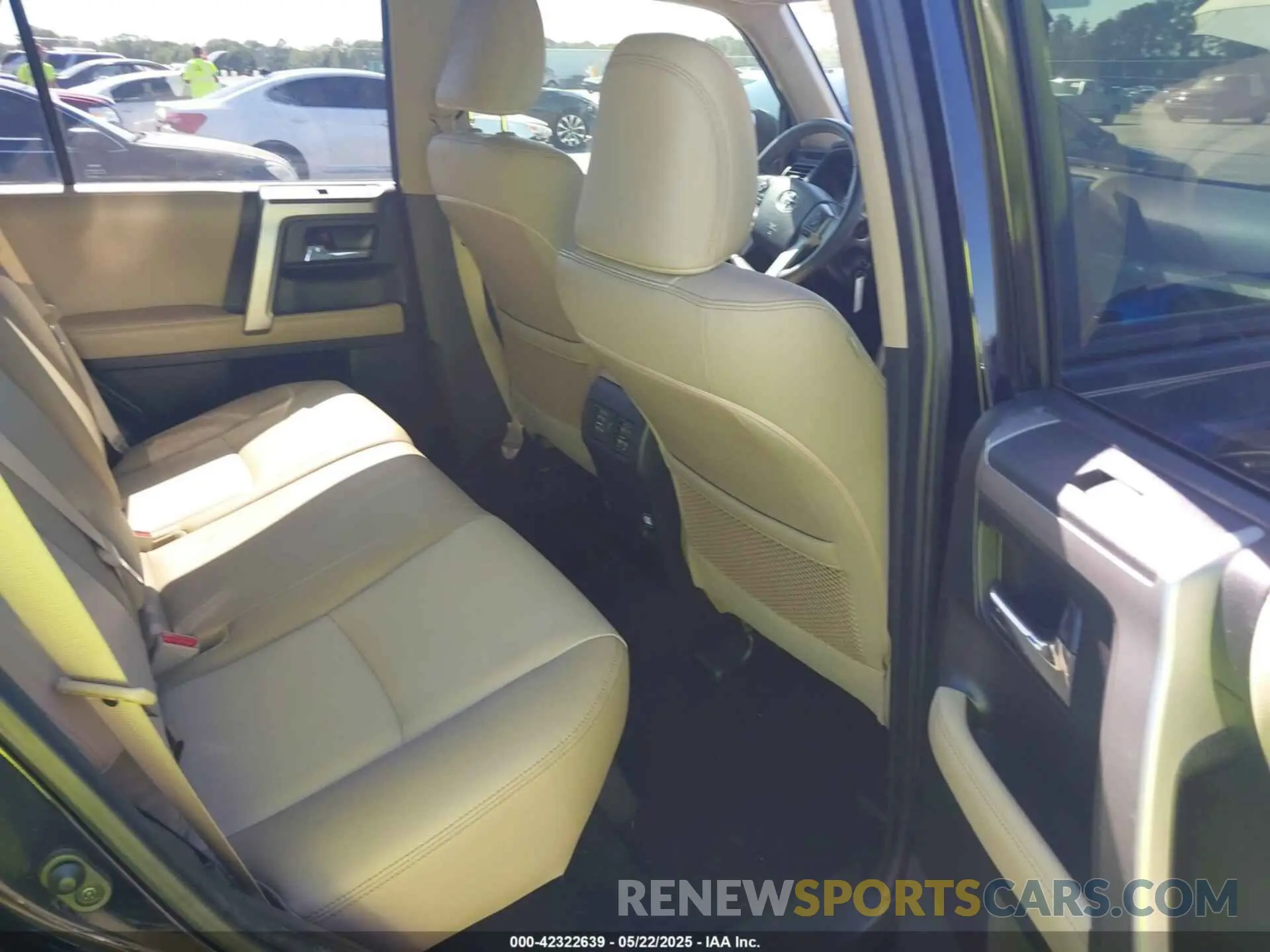 8 Photograph of a damaged car JTEZU5JR2K5210350 TOYOTA 4RUNNER 2019