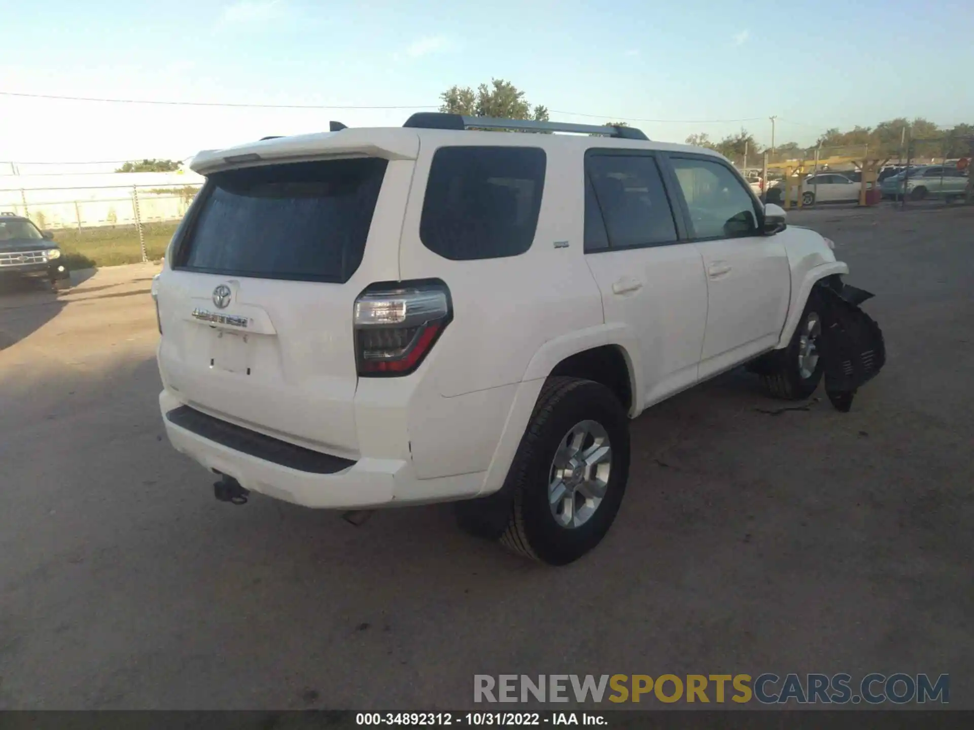 4 Photograph of a damaged car JTEZU5JR3K5200281 TOYOTA 4RUNNER 2019