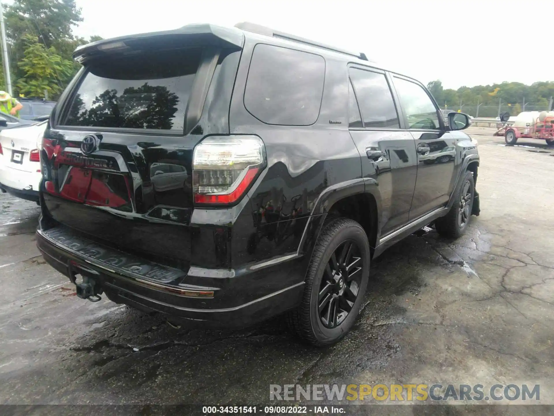 4 Photograph of a damaged car JTEZU5JR3K5202001 TOYOTA 4RUNNER 2019