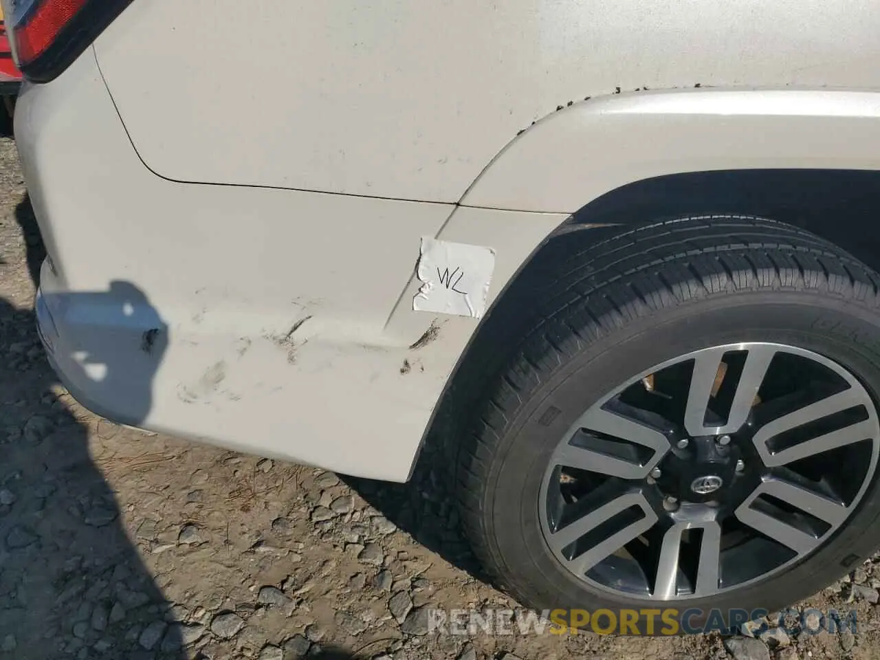 12 Photograph of a damaged car JTEZU5JR4K5196130 TOYOTA 4RUNNER 2019