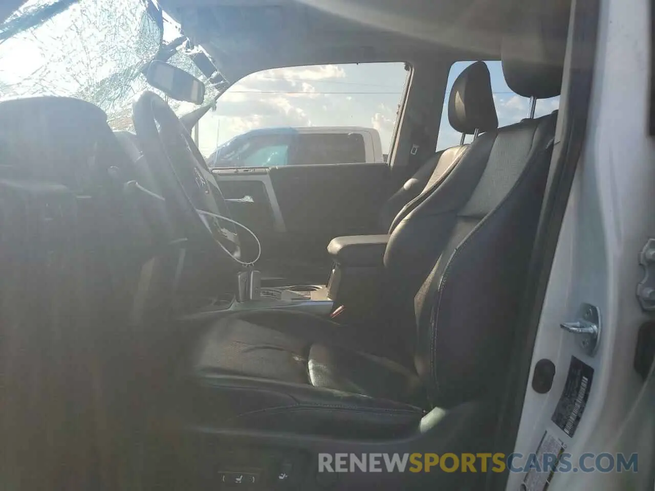 7 Photograph of a damaged car JTEZU5JR4K5196130 TOYOTA 4RUNNER 2019