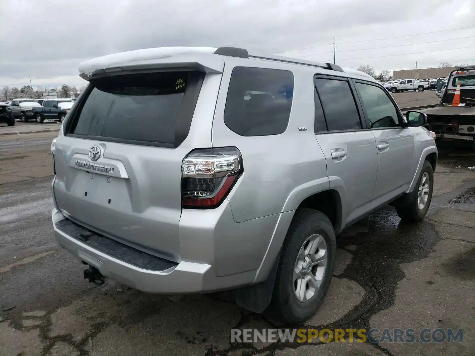 4 Photograph of a damaged car JTEZU5JR4K5196483 TOYOTA 4RUNNER 2019