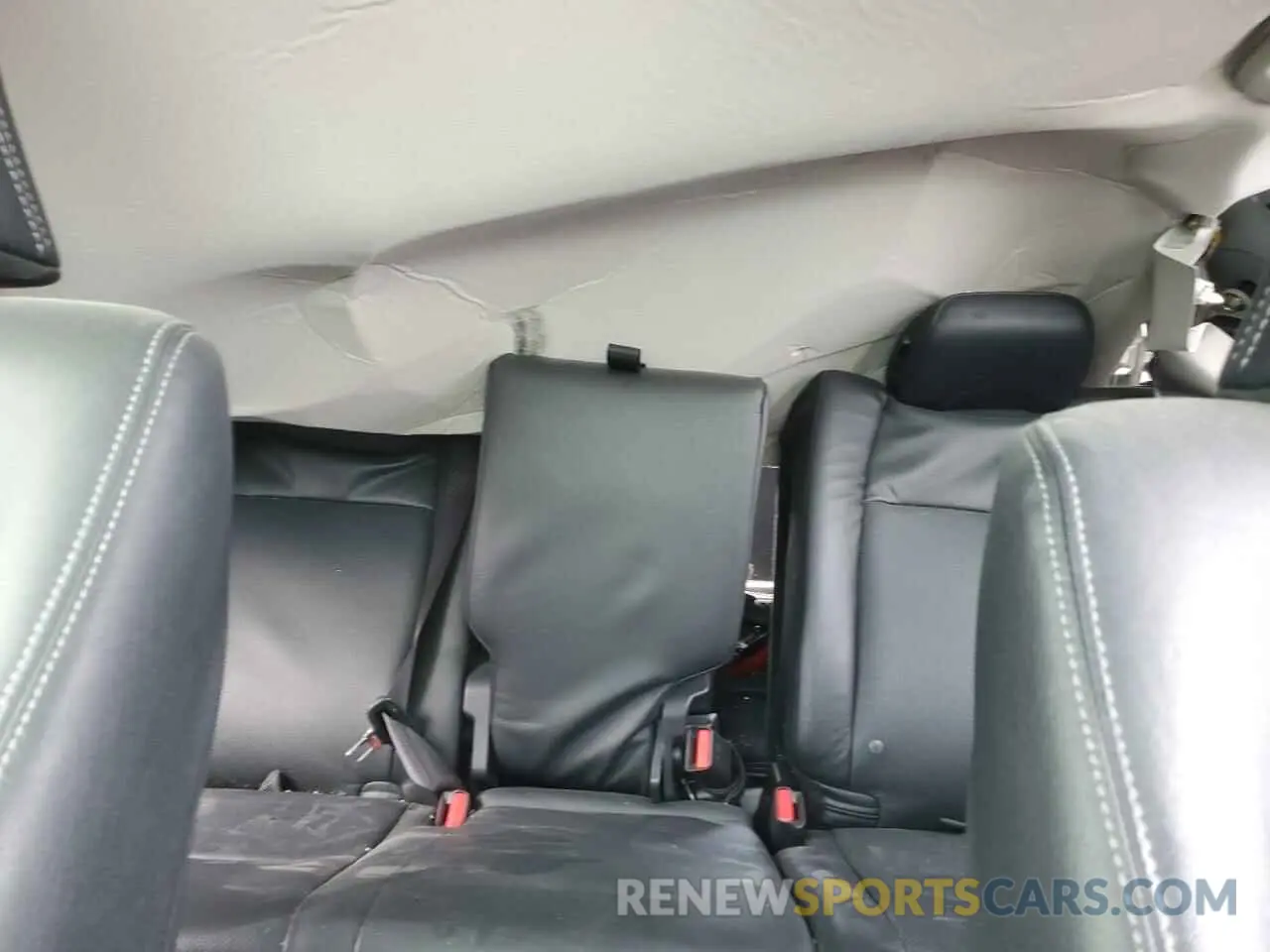 10 Photograph of a damaged car JTEZU5JR4K5209636 TOYOTA 4RUNNER 2019