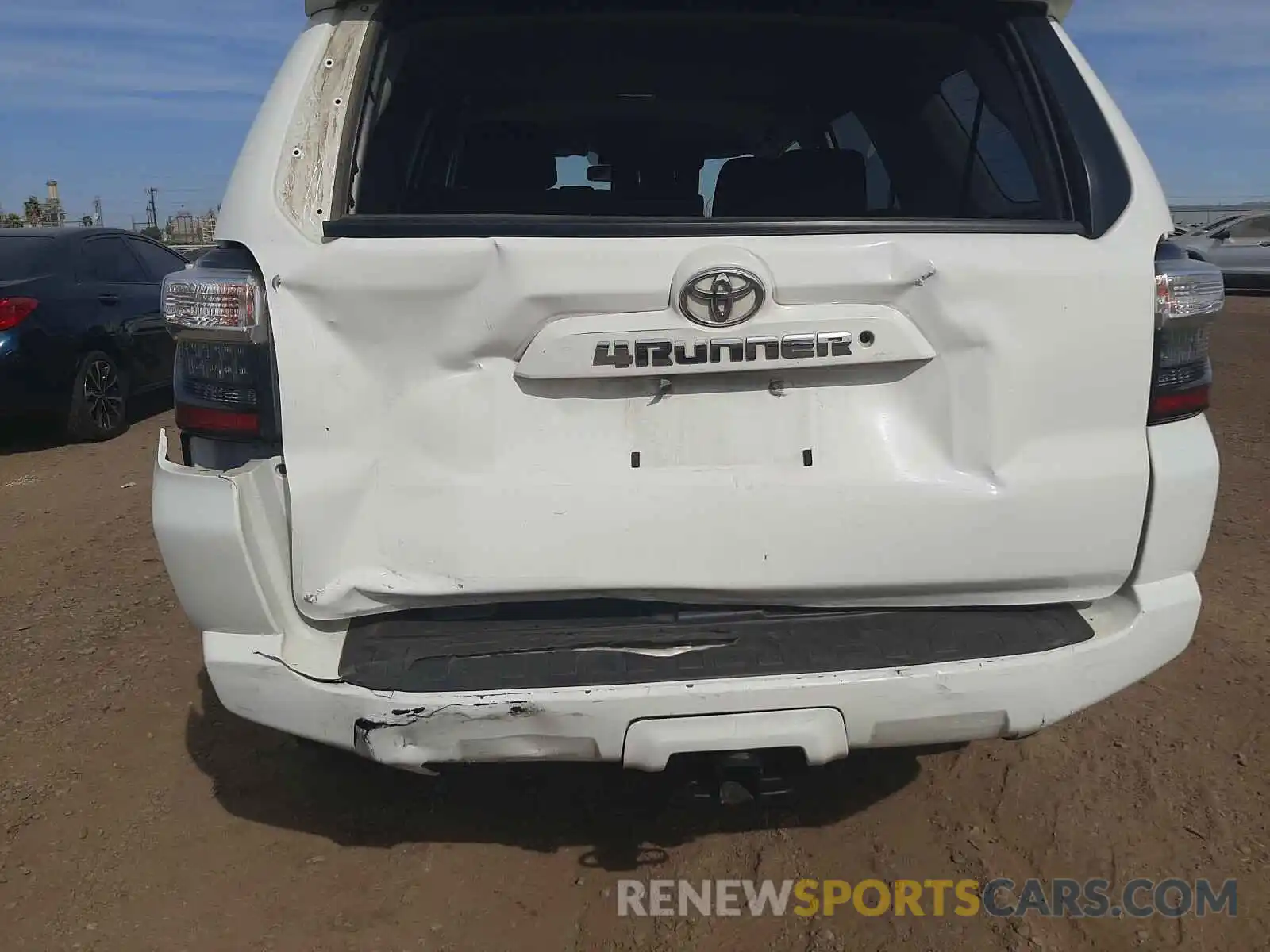 9 Photograph of a damaged car JTEZU5JR4K5210186 TOYOTA 4RUNNER 2019