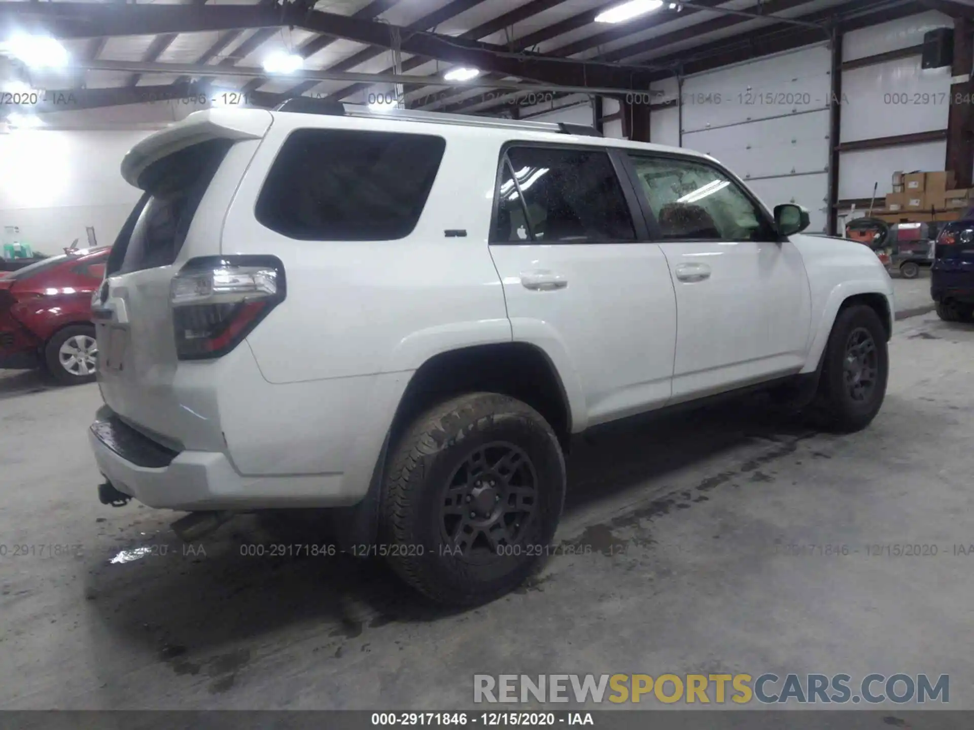 4 Photograph of a damaged car JTEZU5JR4K5210480 TOYOTA 4RUNNER 2019