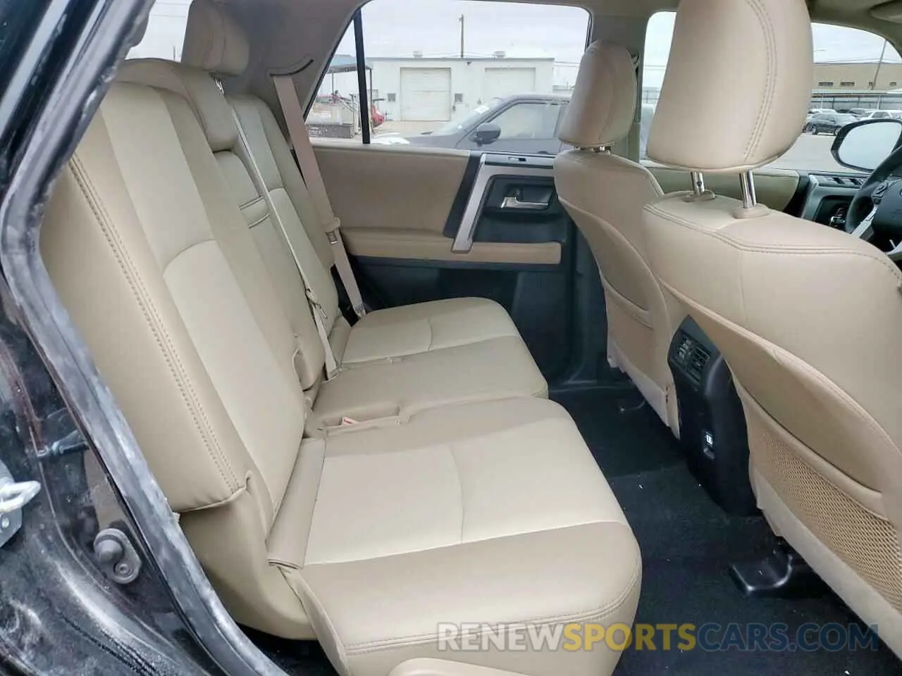 11 Photograph of a damaged car JTEZU5JR4K5210575 TOYOTA 4RUNNER 2019