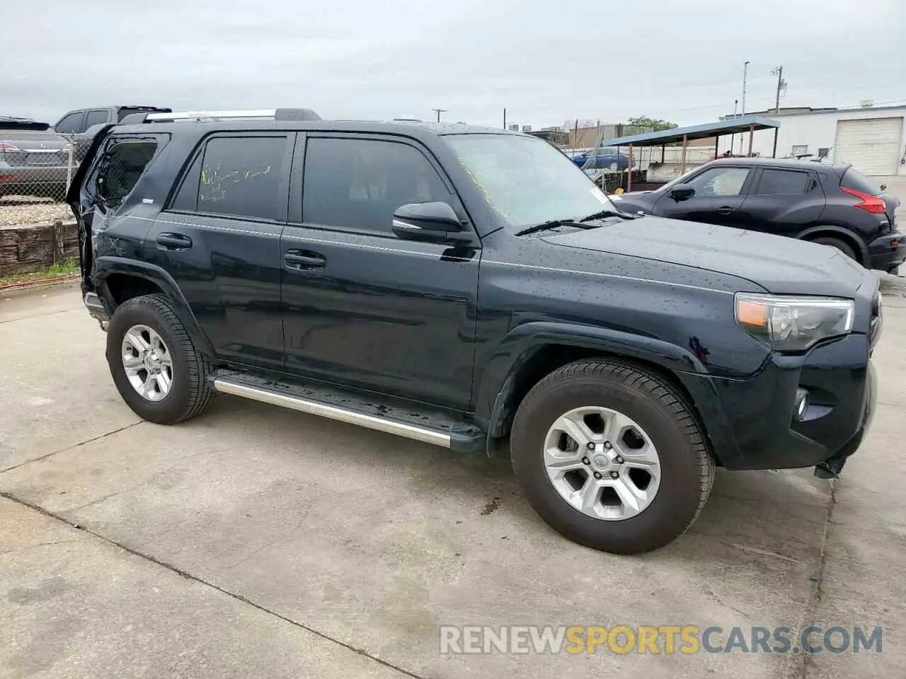 4 Photograph of a damaged car JTEZU5JR4K5210575 TOYOTA 4RUNNER 2019