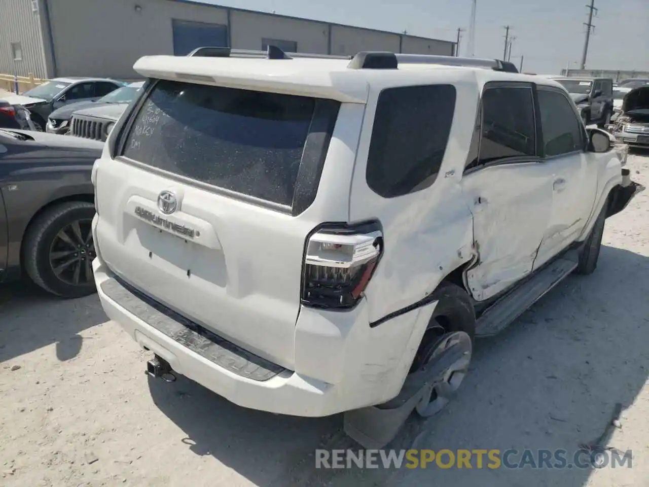 4 Photograph of a damaged car JTEZU5JR4K5211810 TOYOTA 4RUNNER 2019