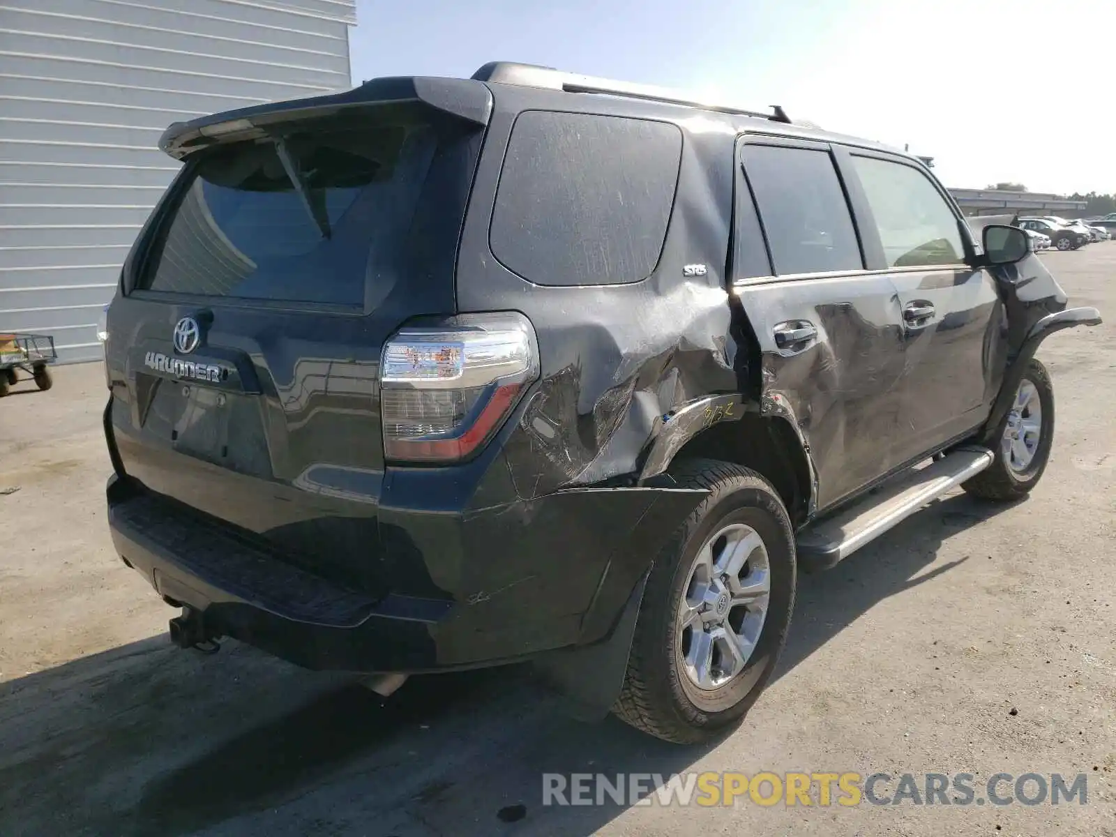 4 Photograph of a damaged car JTEZU5JR4K5213153 TOYOTA 4RUNNER 2019