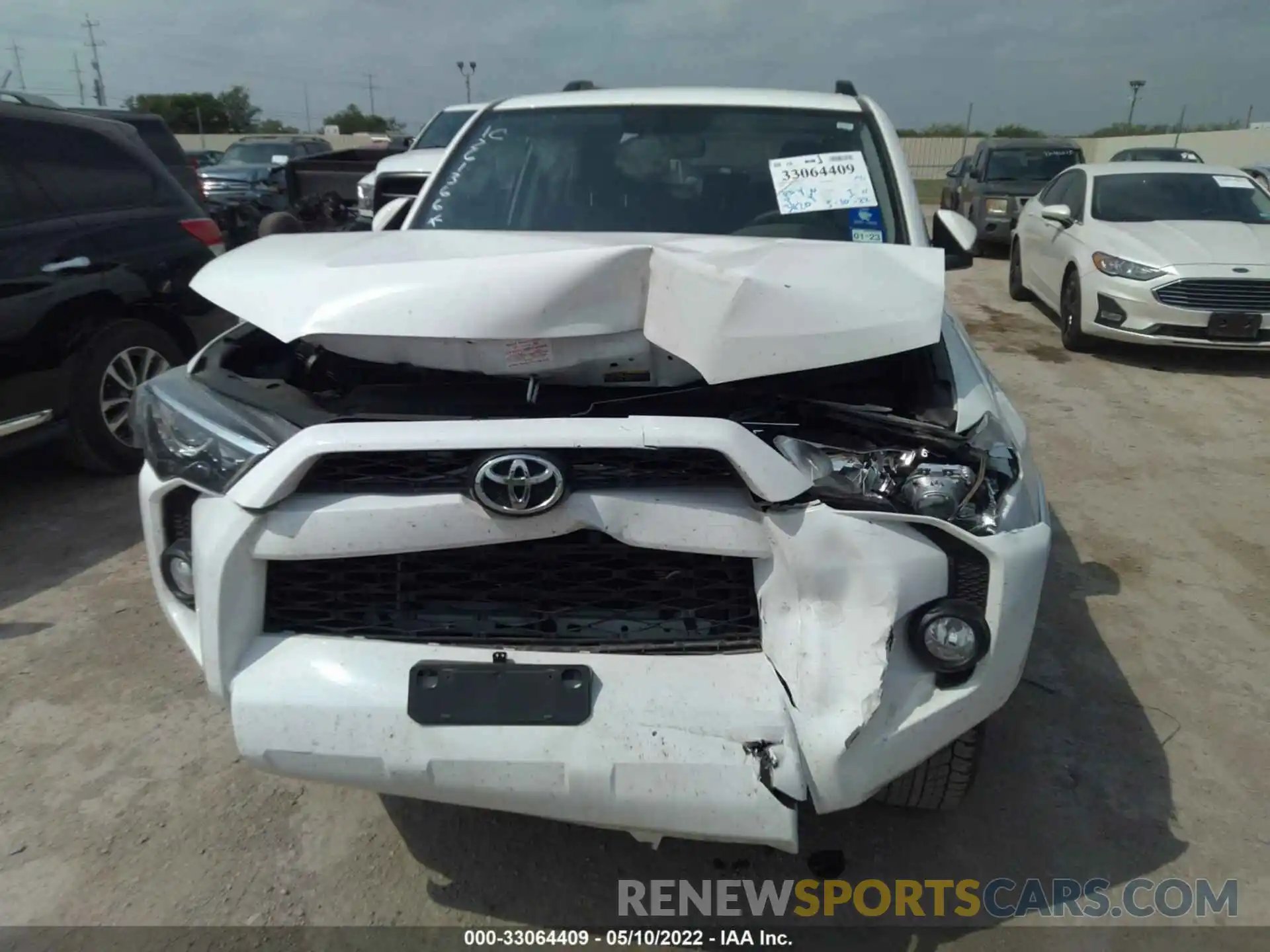 6 Photograph of a damaged car JTEZU5JR6K5194363 TOYOTA 4RUNNER 2019