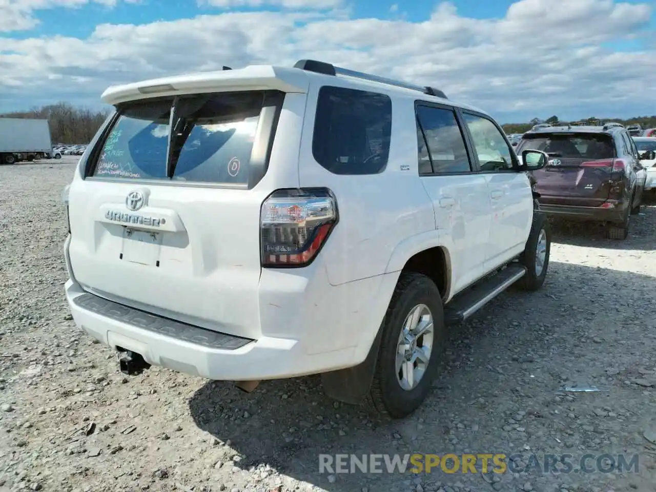 4 Photograph of a damaged car JTEZU5JR6K5194637 TOYOTA 4RUNNER 2019