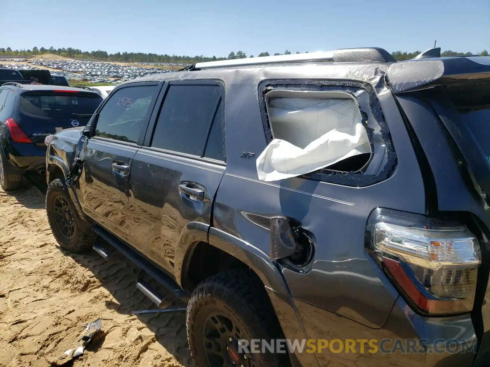 9 Photograph of a damaged car JTEZU5JR6K5195531 TOYOTA 4RUNNER 2019