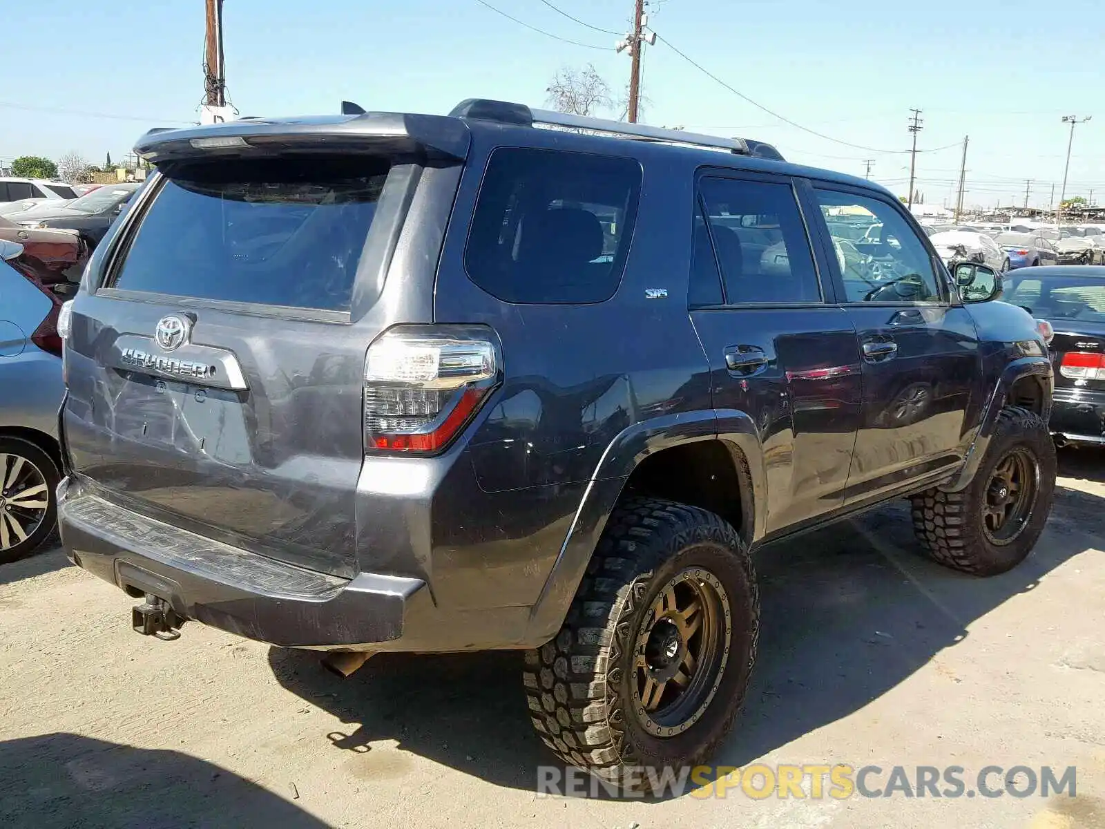 4 Photograph of a damaged car JTEZU5JR6K5198333 TOYOTA 4RUNNER 2019