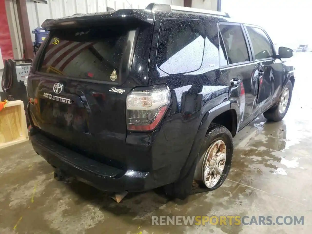 4 Photograph of a damaged car JTEZU5JR6K5200503 TOYOTA 4RUNNER 2019