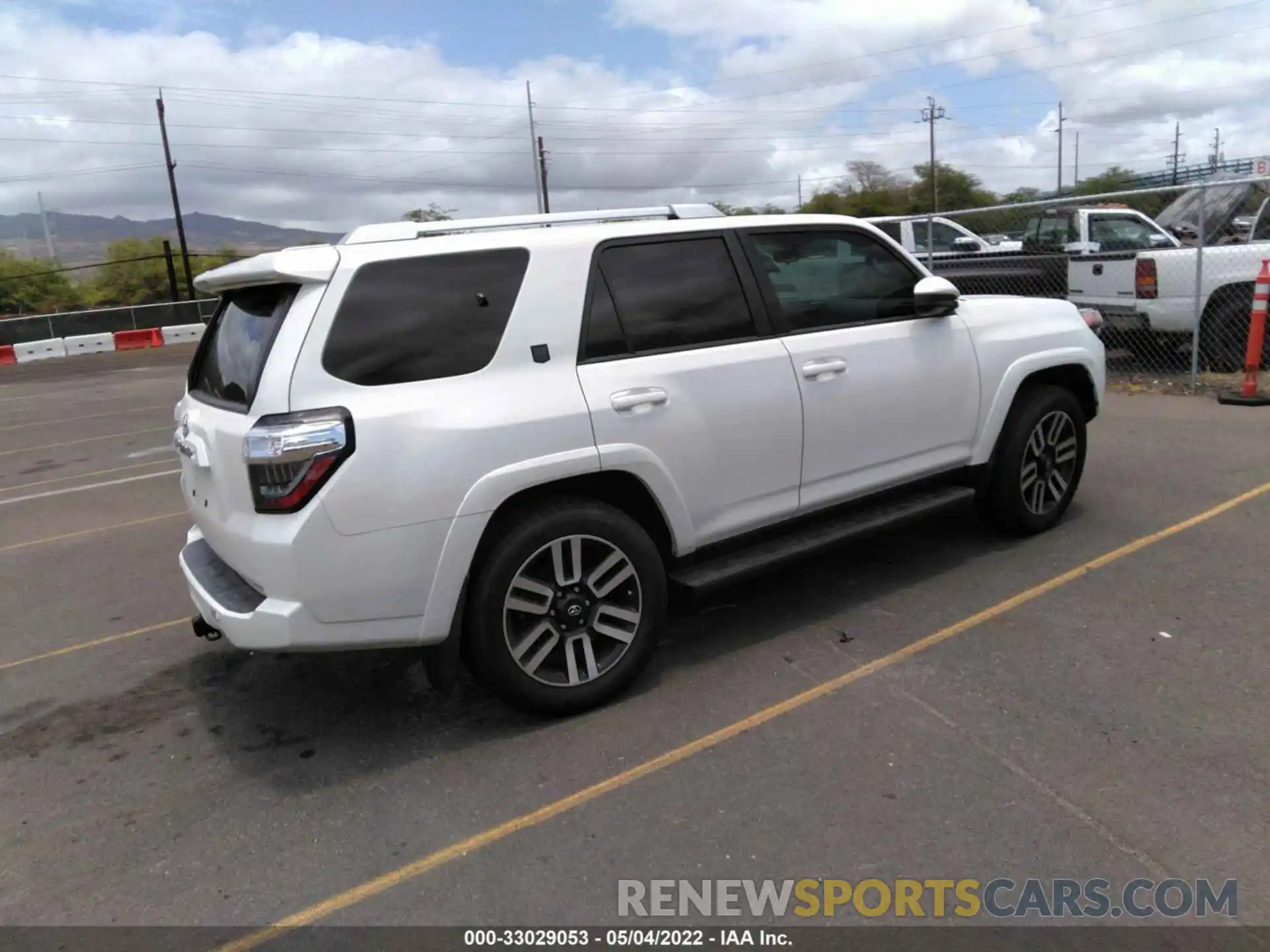 4 Photograph of a damaged car JTEZU5JR6K5204177 TOYOTA 4RUNNER 2019