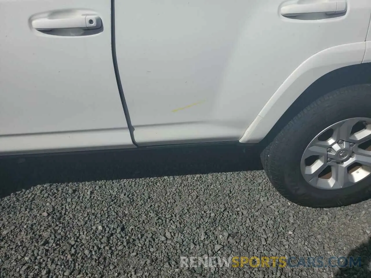 12 Photograph of a damaged car JTEZU5JR6K5206642 TOYOTA 4RUNNER 2019