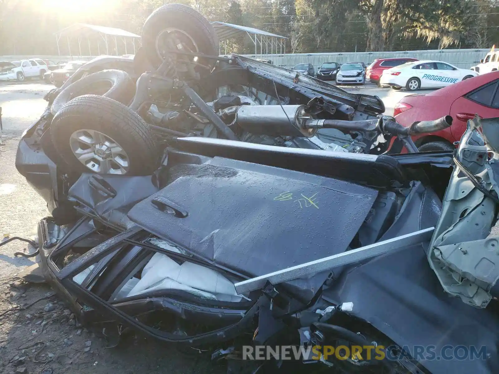 10 Photograph of a damaged car JTEZU5JR6K5209427 TOYOTA 4RUNNER 2019