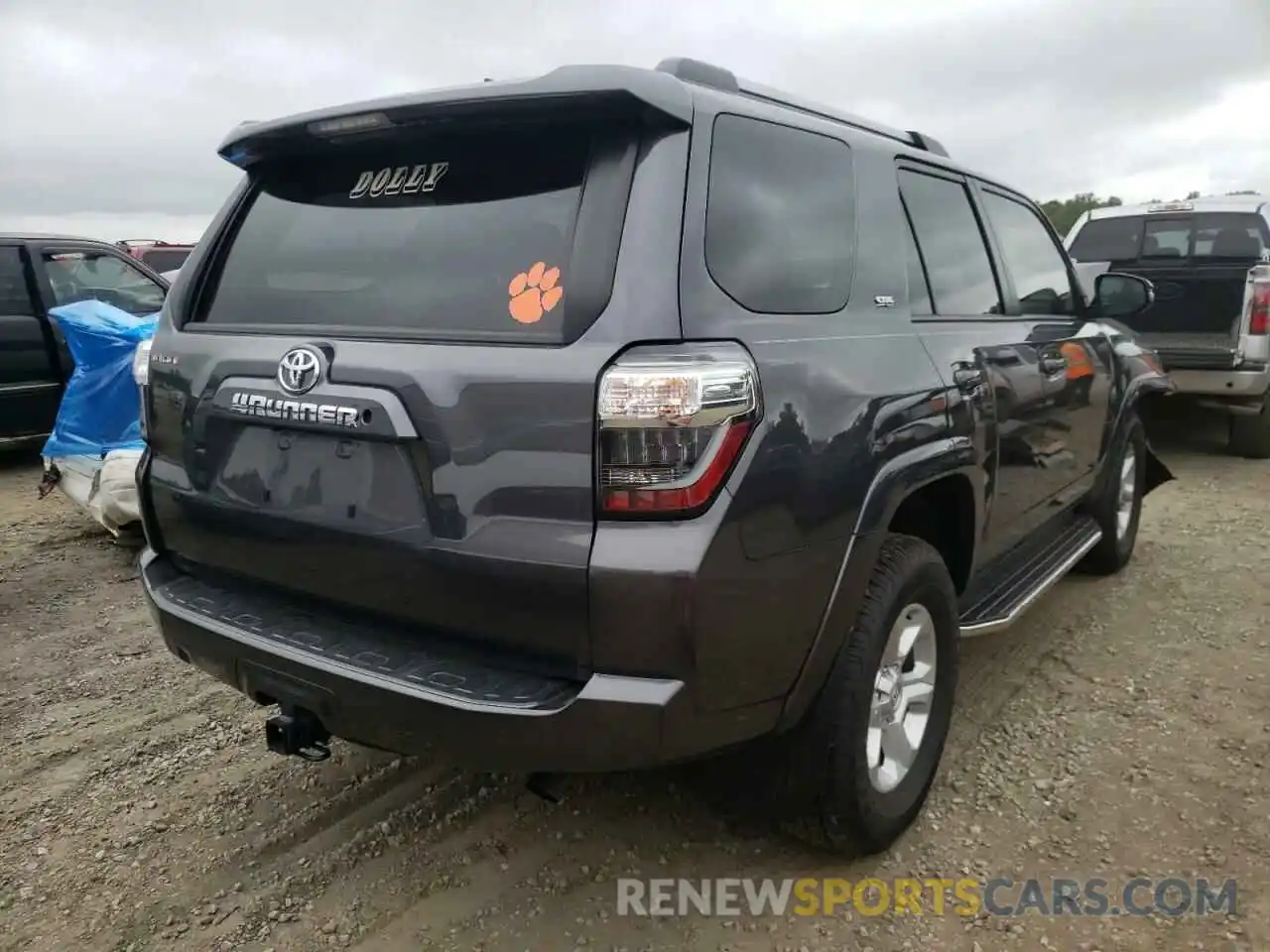 4 Photograph of a damaged car JTEZU5JR6K5211176 TOYOTA 4RUNNER 2019