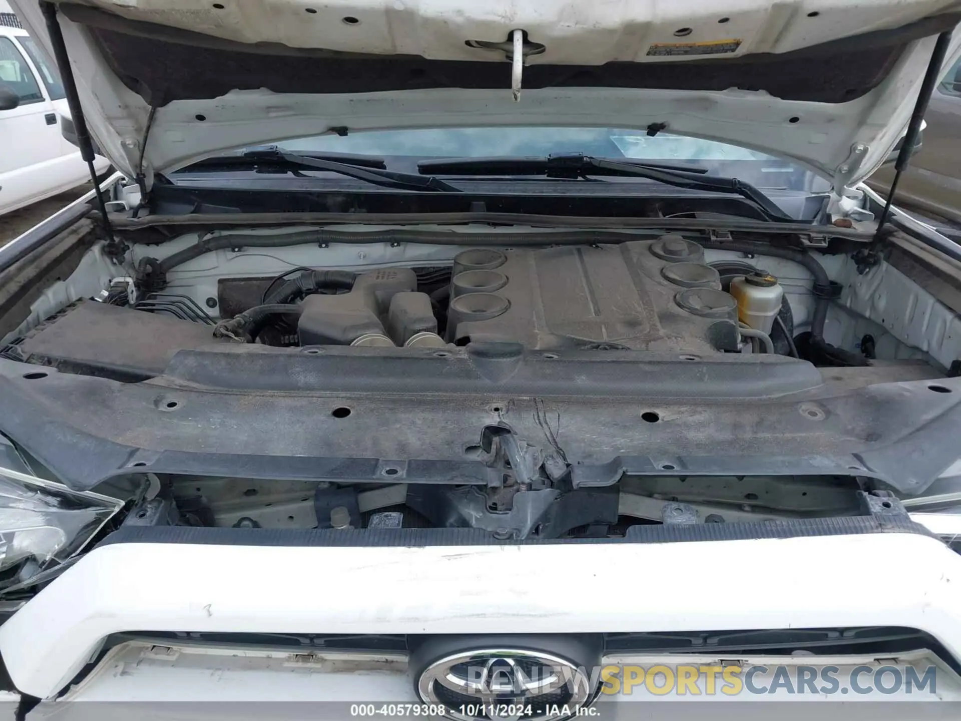 10 Photograph of a damaged car JTEZU5JR7K5197241 TOYOTA 4RUNNER 2019