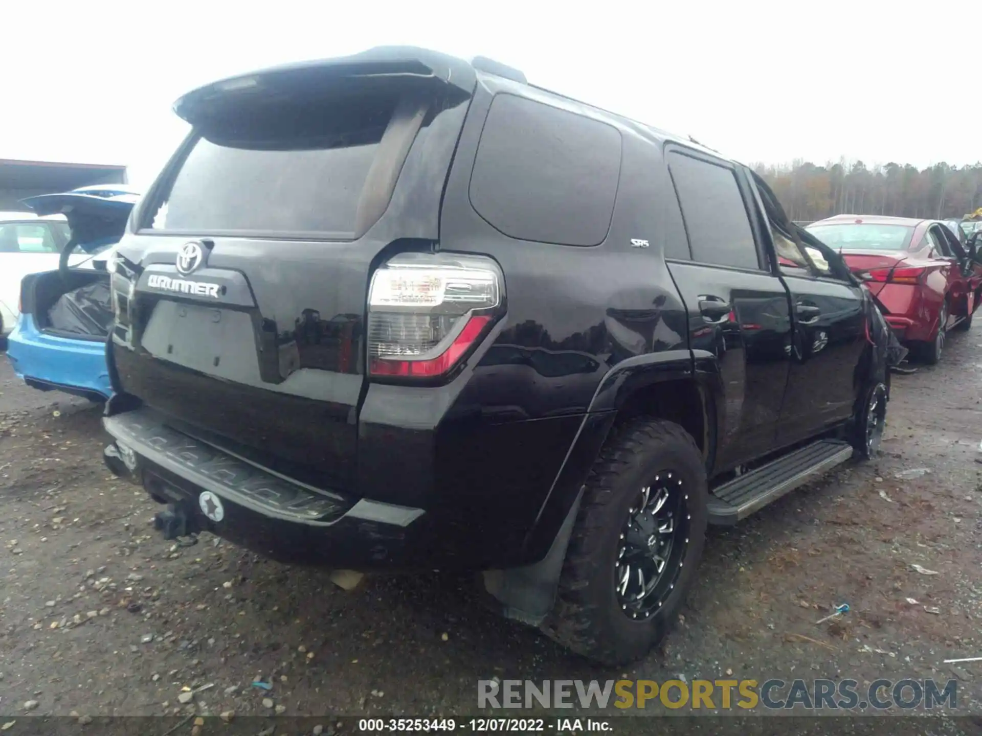 4 Photograph of a damaged car JTEZU5JR7K5209565 TOYOTA 4RUNNER 2019