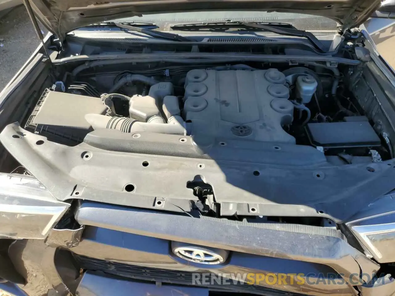 12 Photograph of a damaged car JTEZU5JR7K5212031 TOYOTA 4RUNNER 2019