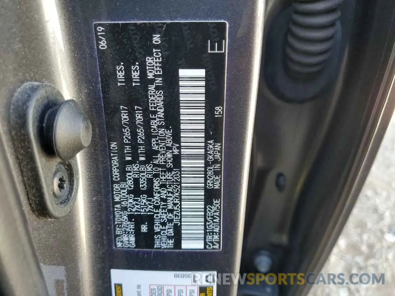 13 Photograph of a damaged car JTEZU5JR7K5212031 TOYOTA 4RUNNER 2019