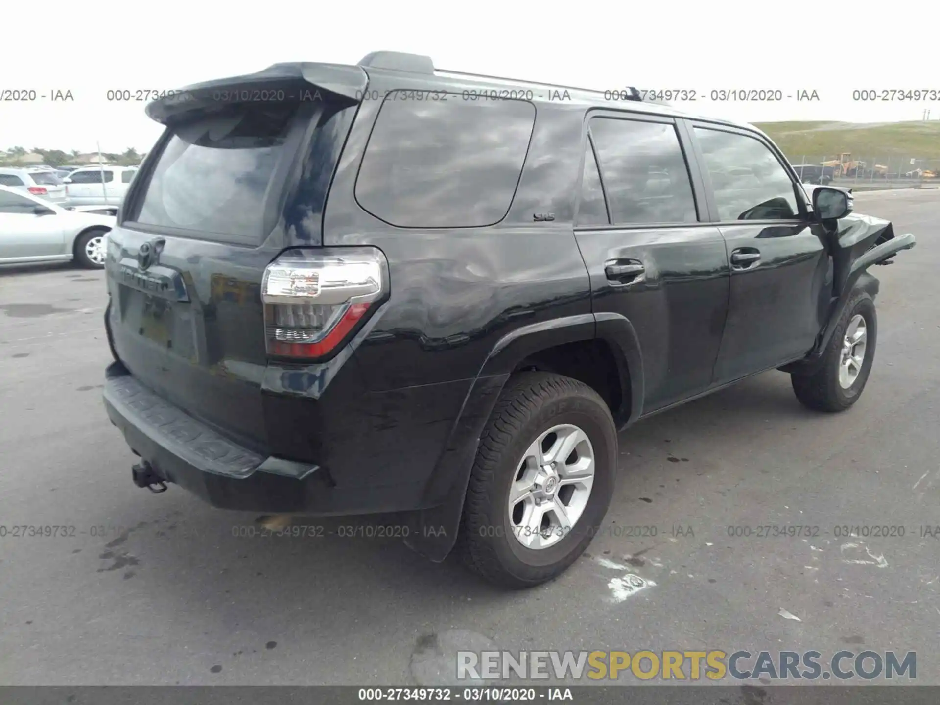 4 Photograph of a damaged car JTEZU5JR7K5213423 TOYOTA 4RUNNER 2019