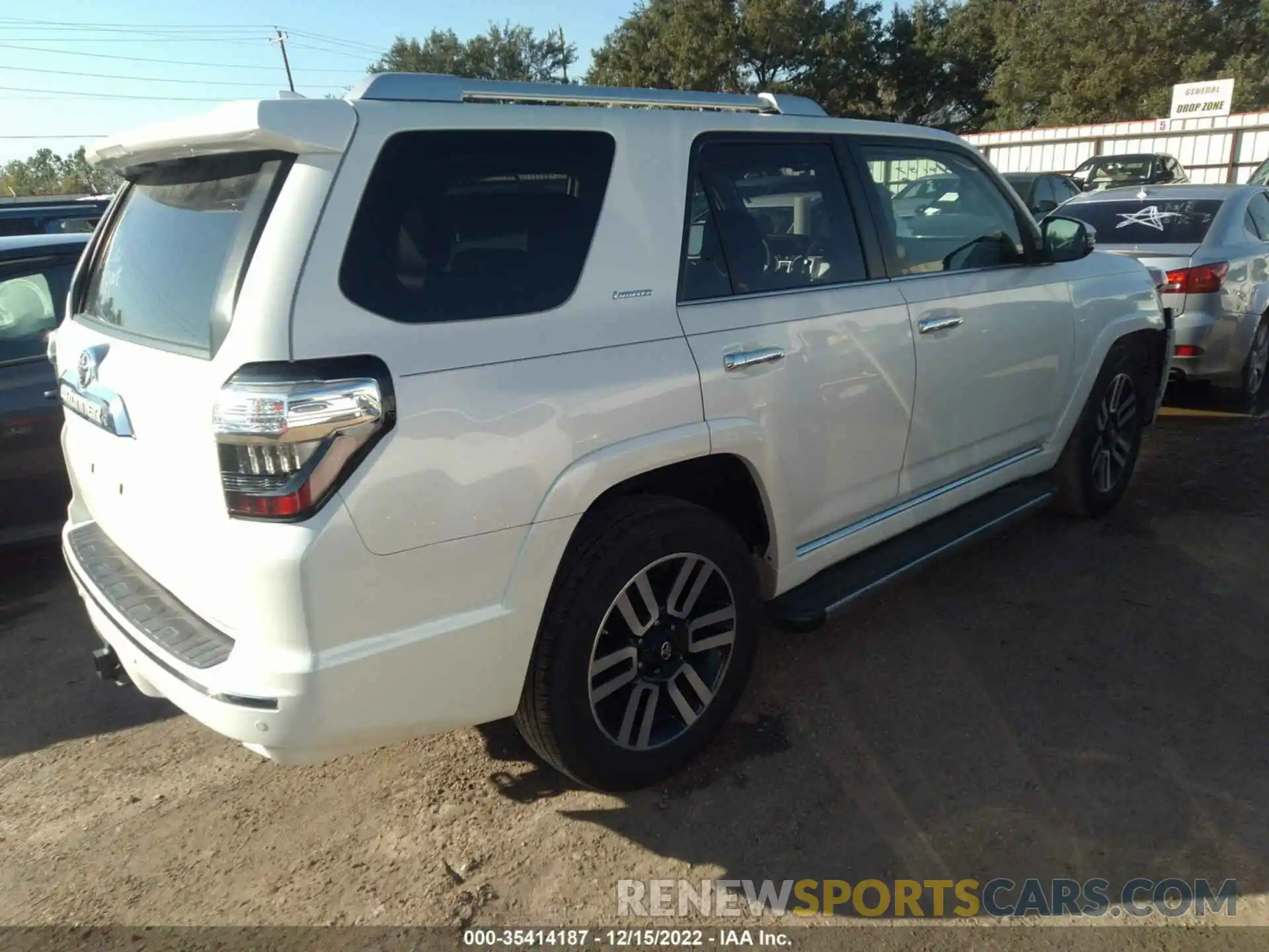 4 Photograph of a damaged car JTEZU5JR8K5198642 TOYOTA 4RUNNER 2019