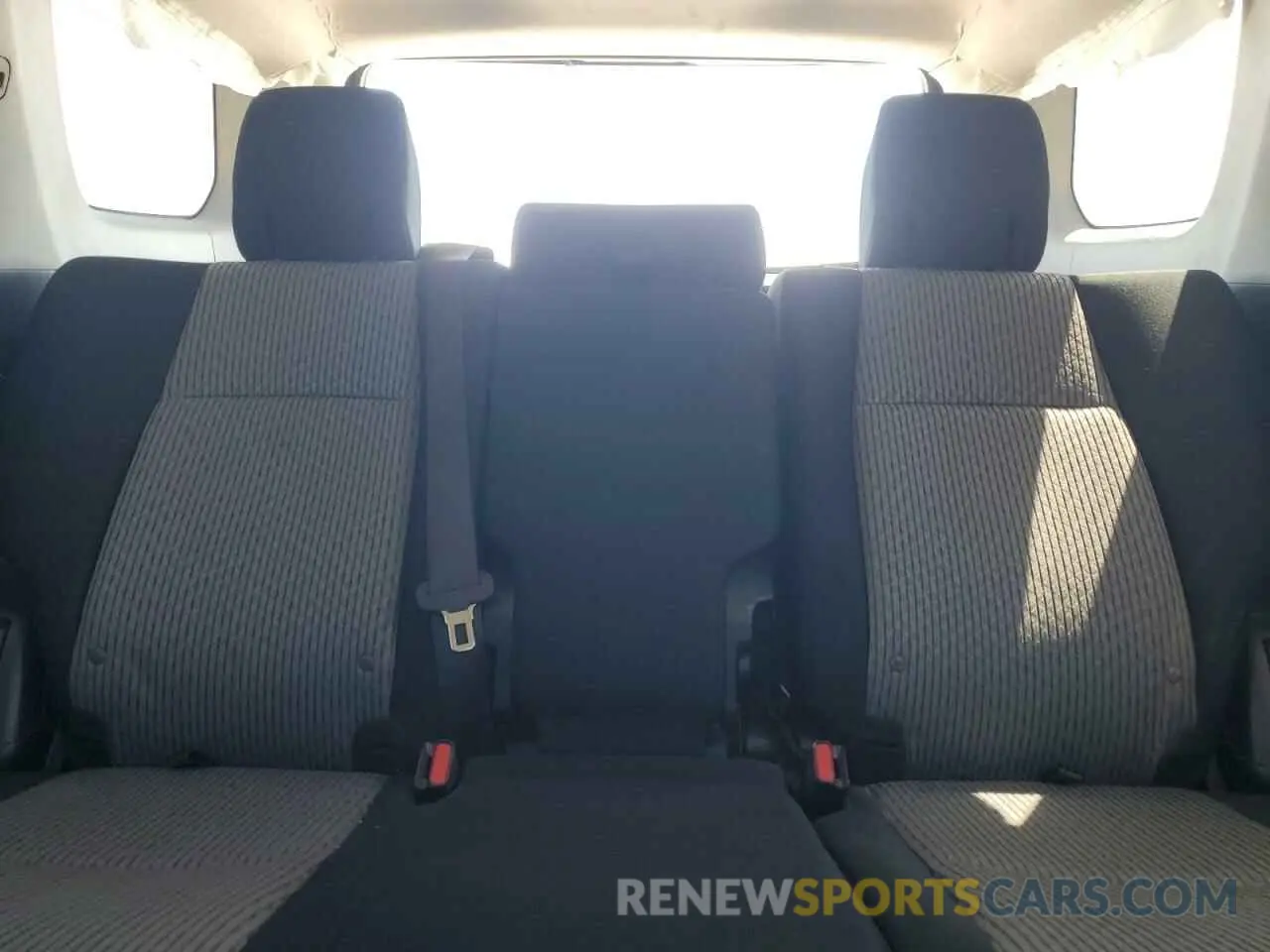 10 Photograph of a damaged car JTEZU5JR8K5210109 TOYOTA 4RUNNER 2019