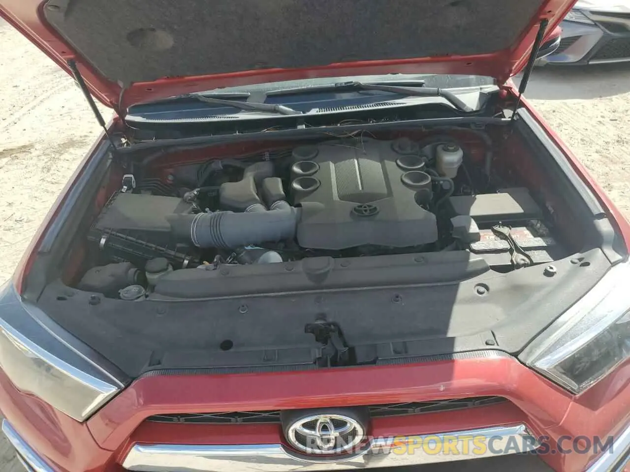 12 Photograph of a damaged car JTEZU5JR8K5211843 TOYOTA 4RUNNER 2019