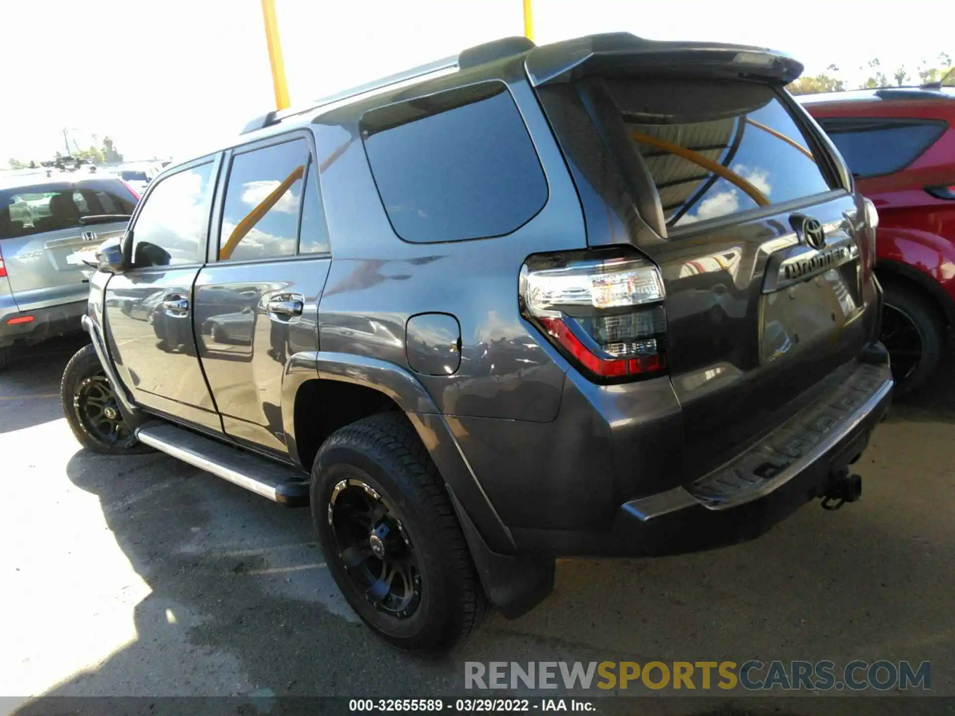 3 Photograph of a damaged car JTEZU5JR8K5213592 TOYOTA 4RUNNER 2019