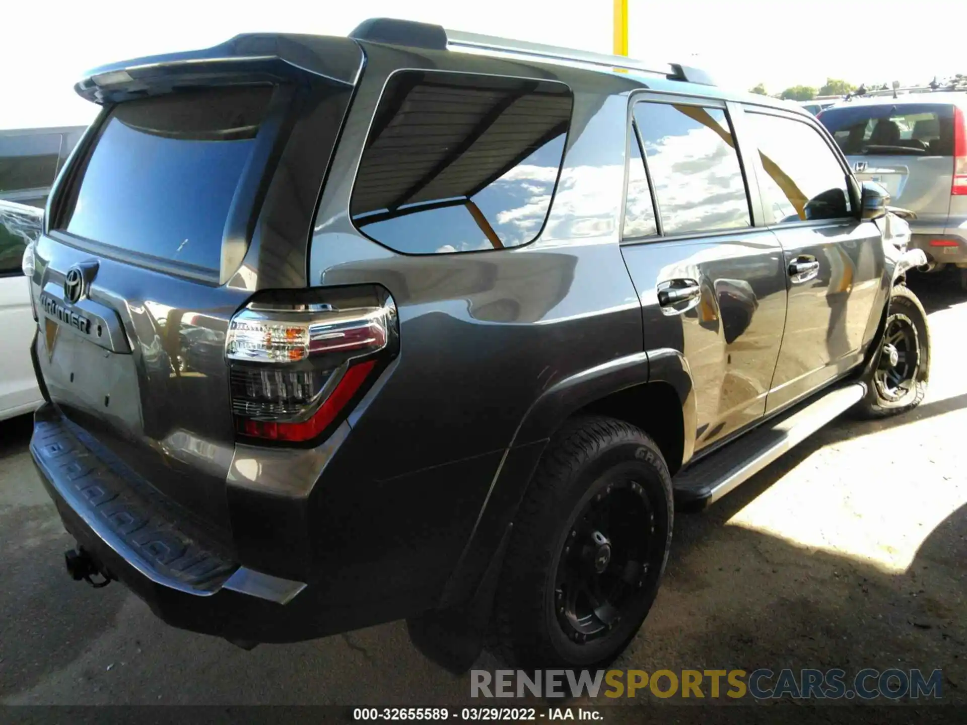 4 Photograph of a damaged car JTEZU5JR8K5213592 TOYOTA 4RUNNER 2019