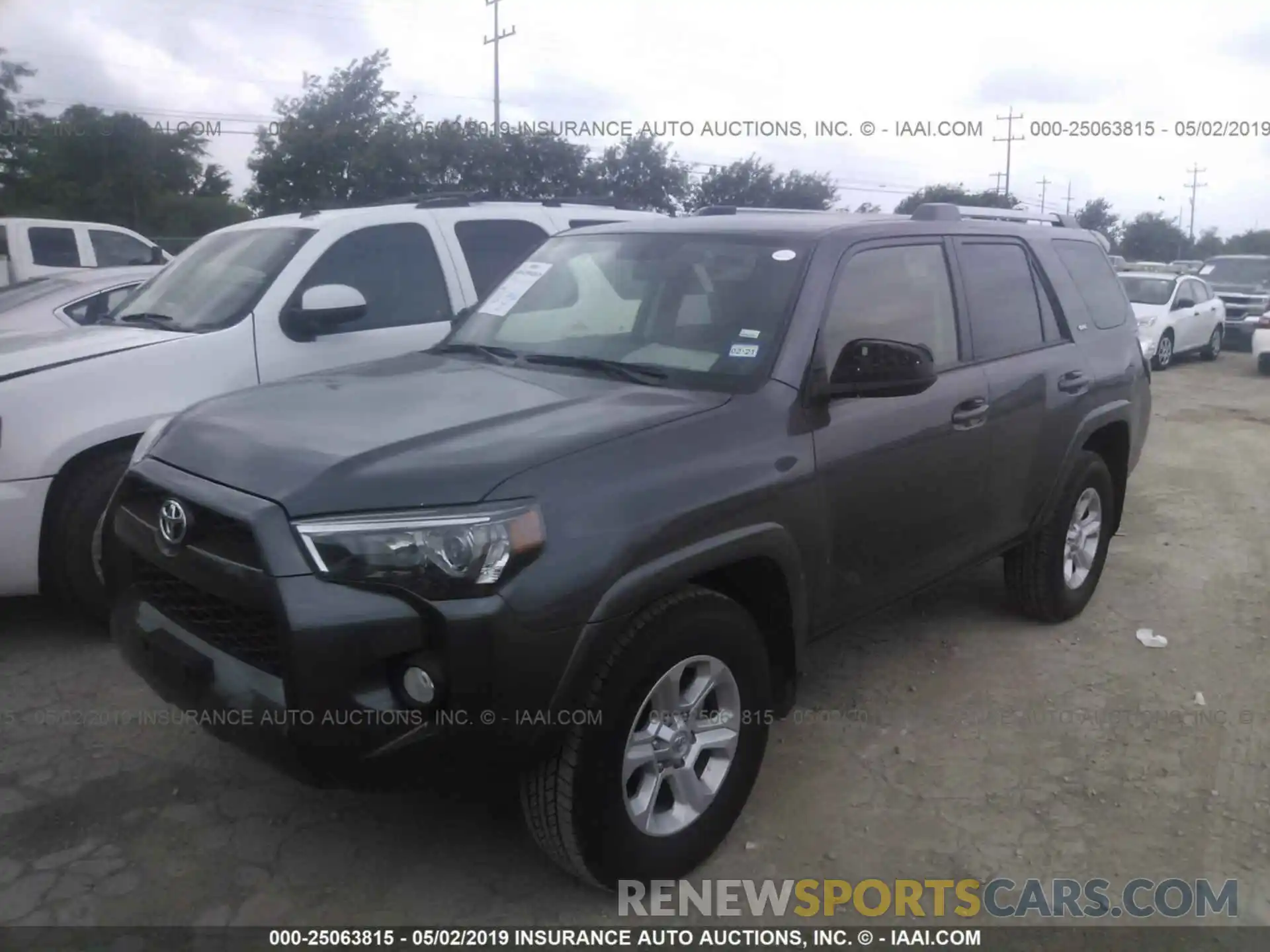 2 Photograph of a damaged car JTEZU5JR9K5204223 TOYOTA 4RUNNER 2019