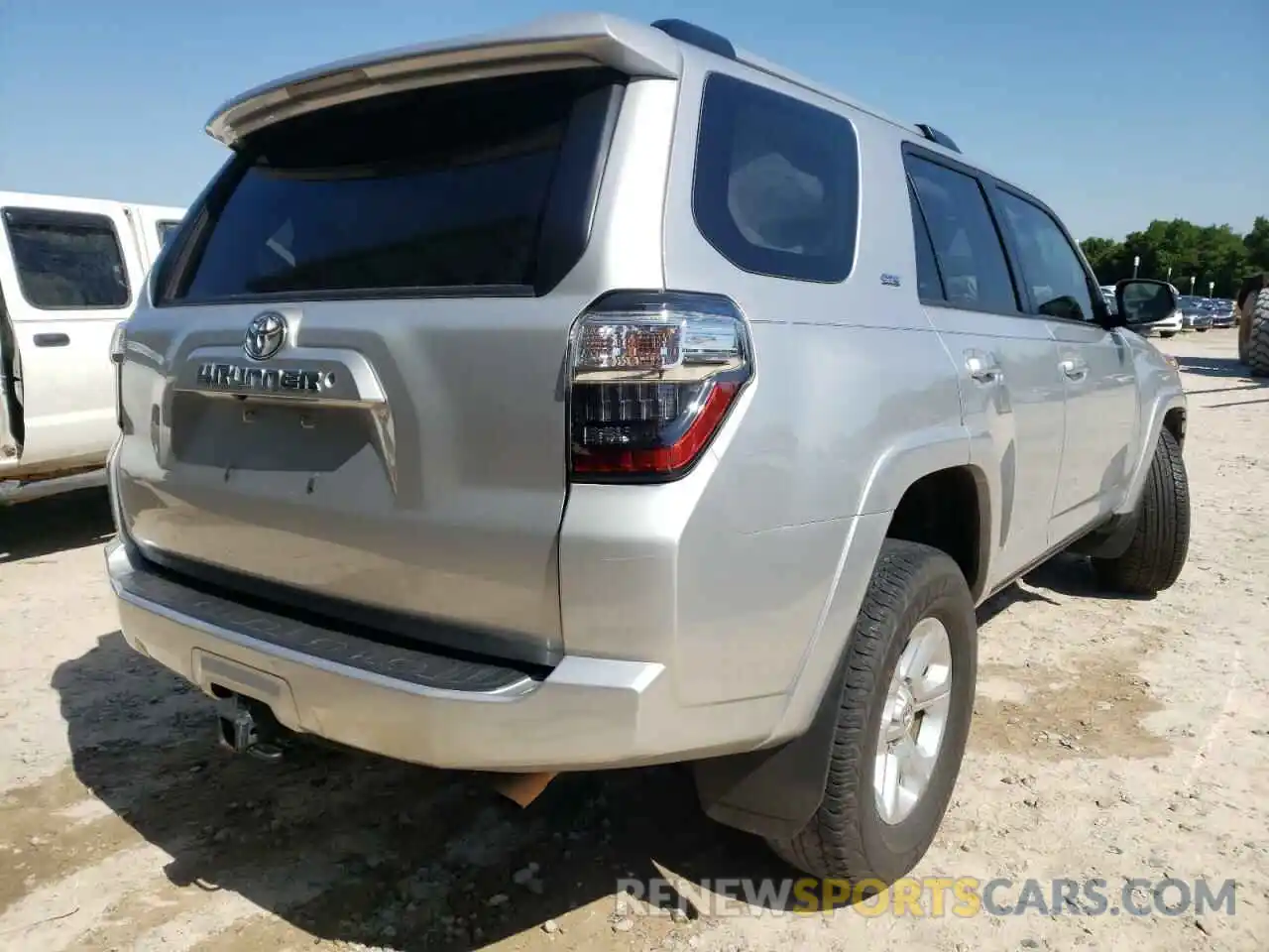 4 Photograph of a damaged car JTEZU5JR9K5205761 TOYOTA 4RUNNER 2019