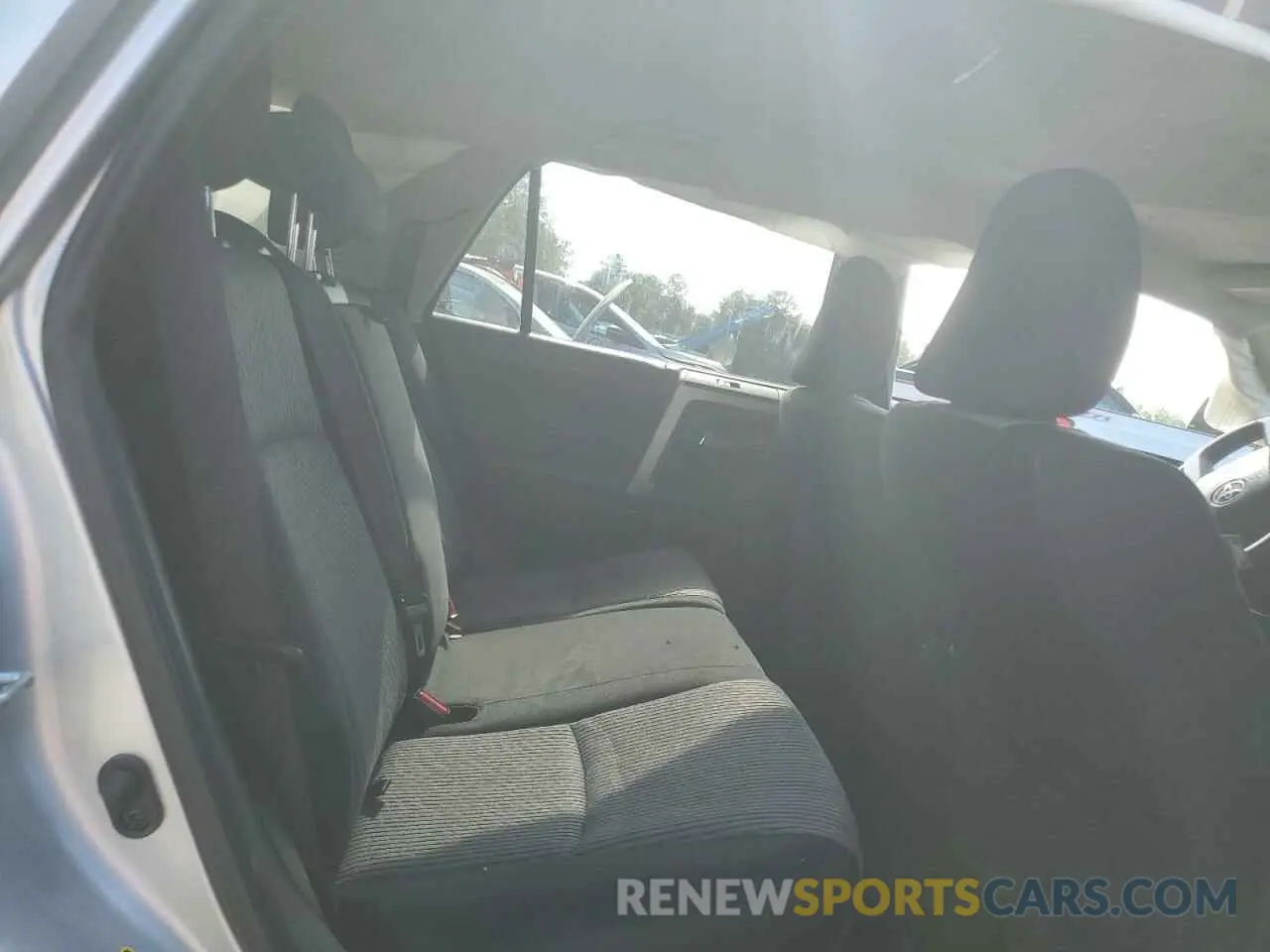 10 Photograph of a damaged car JTEZU5JRXK5200794 TOYOTA 4RUNNER 2019